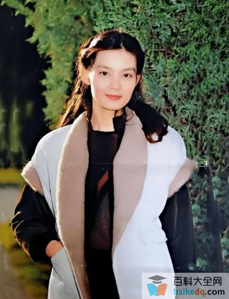 潘虹的个人资料简介结婚了吗(演员潘虹:离婚36年依旧单身,无儿无女,如今她还好吗?)